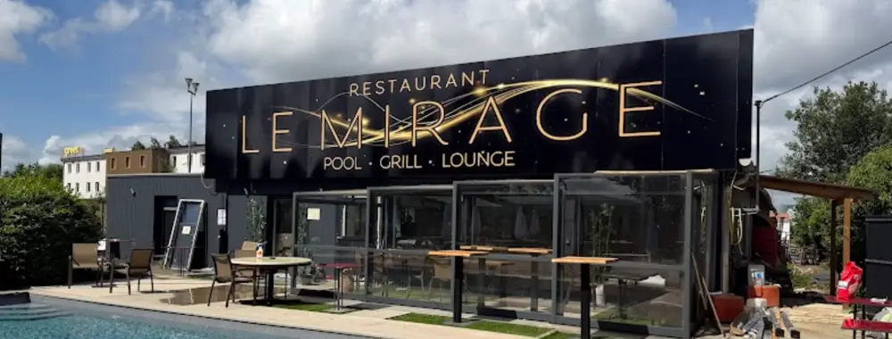 La façade de Le Mirage